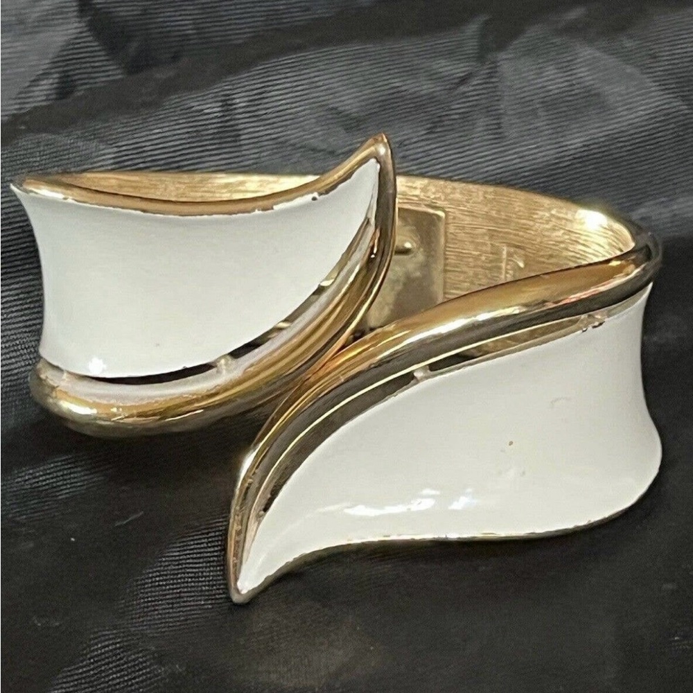 Vintage Retro Crown Trifari Enamel Hinged Cuff Bracelet in Gold & White